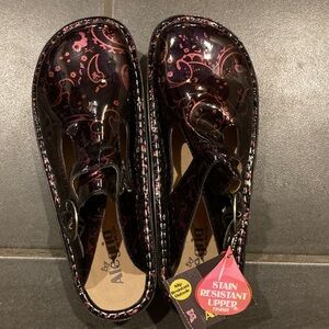 Alegria Women's Black and Pink Patterned Mules